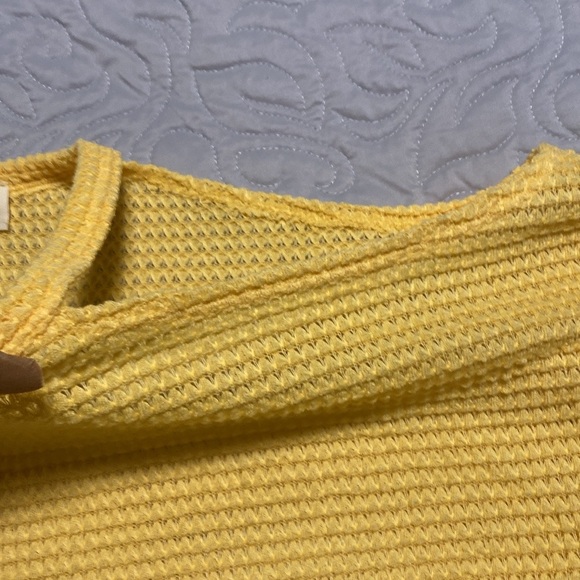 Bibi yellow women’s knit cold shoulder top on one sleeve size large - Picture 4 of 5